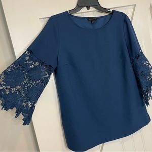 Banana Republic Blouse 3/4 Lace Sleeves / Relaxed Fit / Medium / Navy Blue